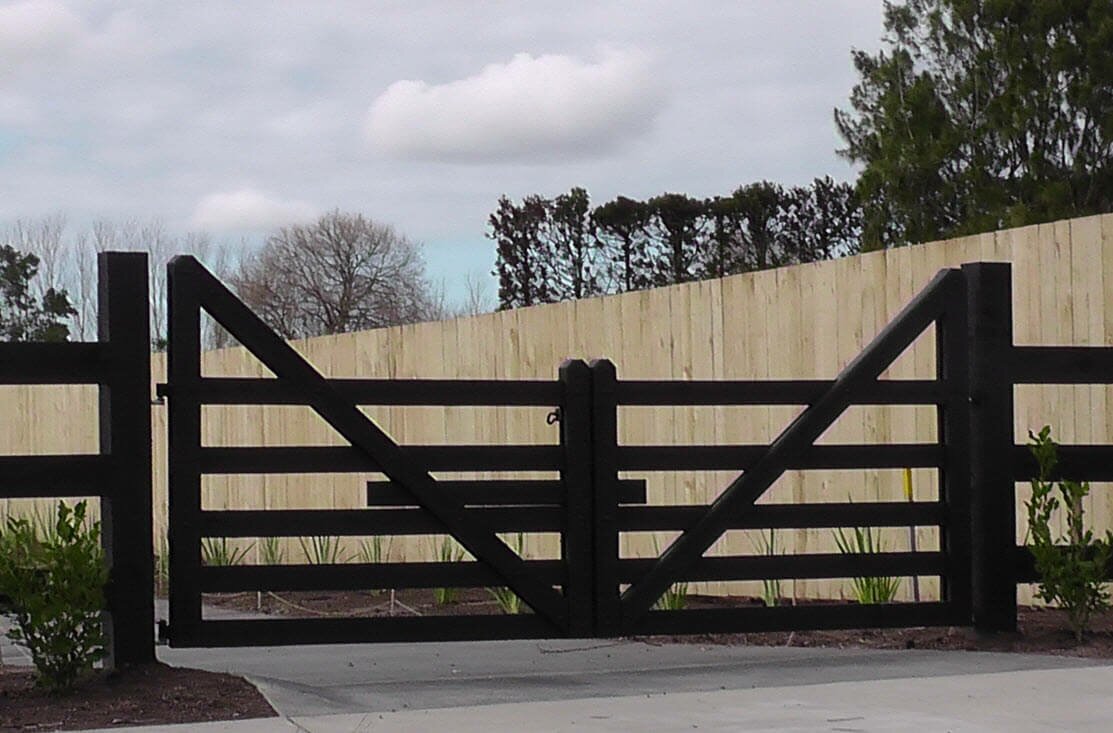 Custom timber fence and gate with standard side boundary